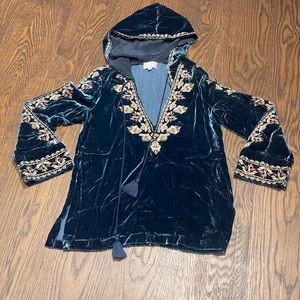 Hooded velvet blouse